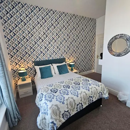 Rivelyn Bar & Restaurant Hotel