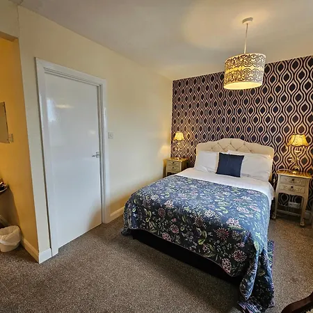 Rivelyn Bar & Restaurant