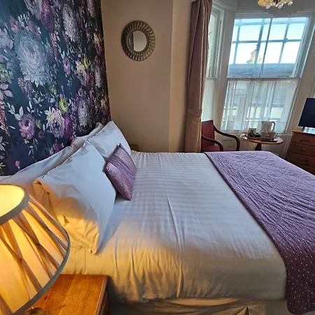 Rivelyn Bar & Restaurant