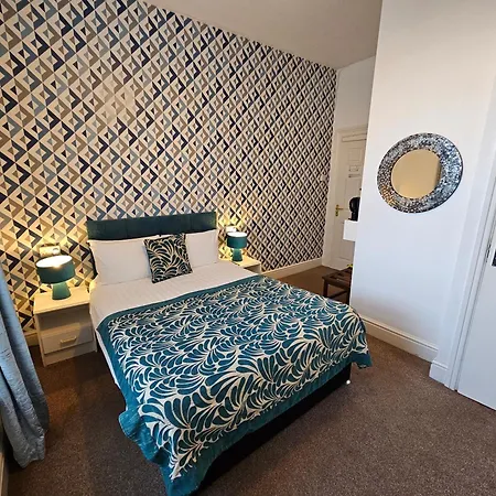 Rivelyn Bar & Restaurant Hotel