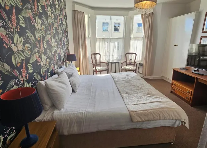 Rivelyn Bar & Restaurant