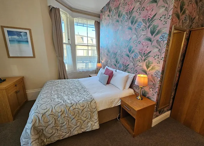 Rivelyn Bar & Restaurant Hotel