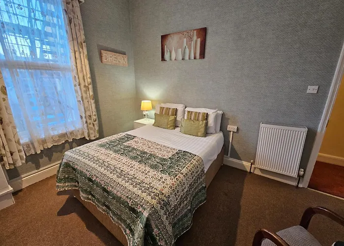 Rivelyn Bar & Restaurant 3* Scarborough