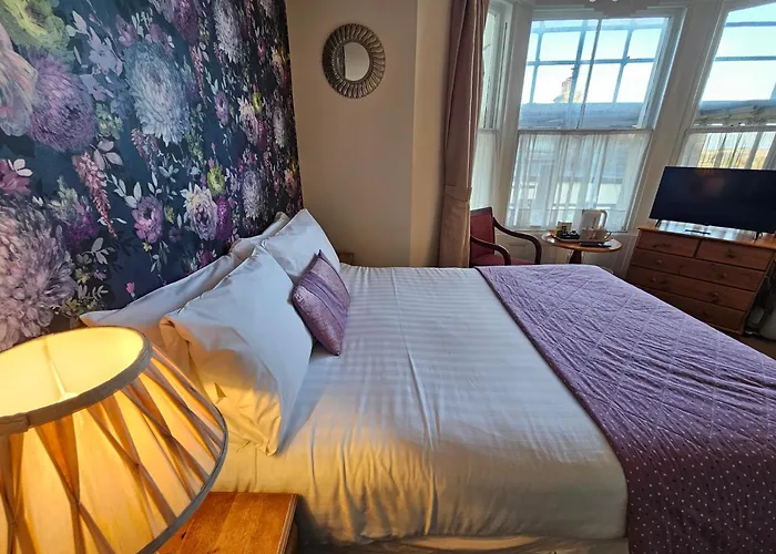 Rivelyn Bar & Restaurant