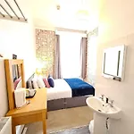 Rivelyn Bar & Restaurant Hotel