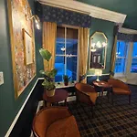 Rivelyn Bar & Restaurant Hotel
