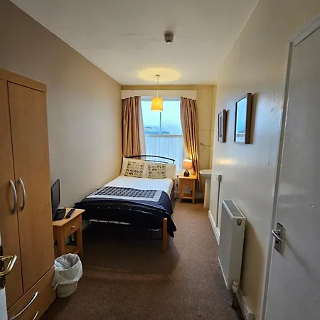 Rivelyn Bar & Restaurant Hotel