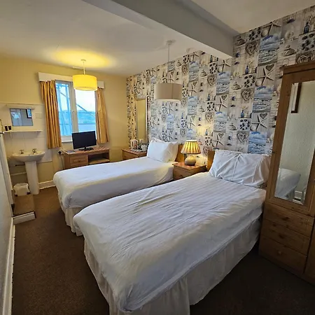 Rivelyn Bar & Restaurant Hotel