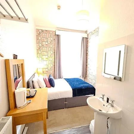 Rivelyn Bar & Restaurant Hotel