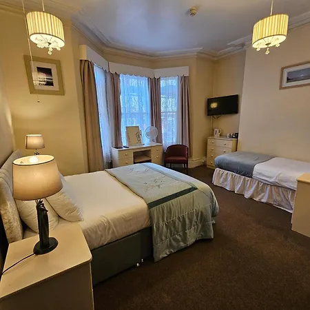 Hotel Rivelyn Bar & Restaurant 3*