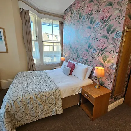 Rivelyn Bar & Restaurant Hotel