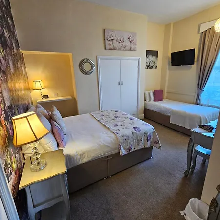 Rivelyn Bar & Restaurant