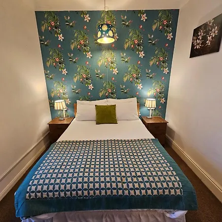 Rivelyn Bar & Restaurant