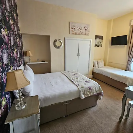 Rivelyn Bar & Restaurant Hotel