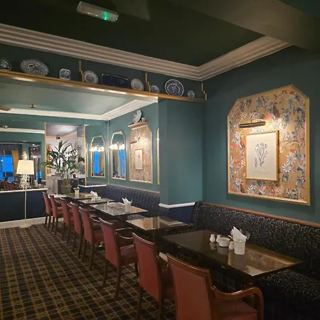 Rivelyn Bar & Restaurant 3* سكرابورو