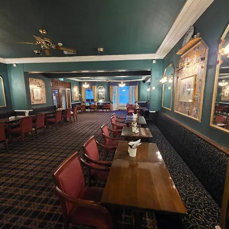 فندق Rivelyn Bar & Restaurant 3*