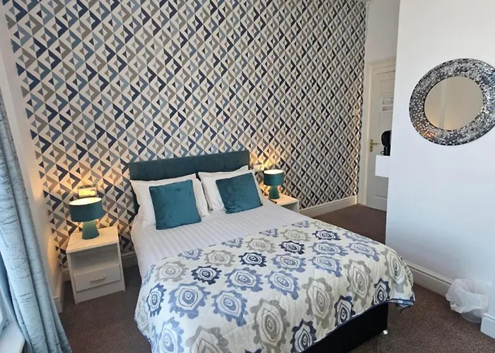 Rivelyn Bar & Restaurant Отель