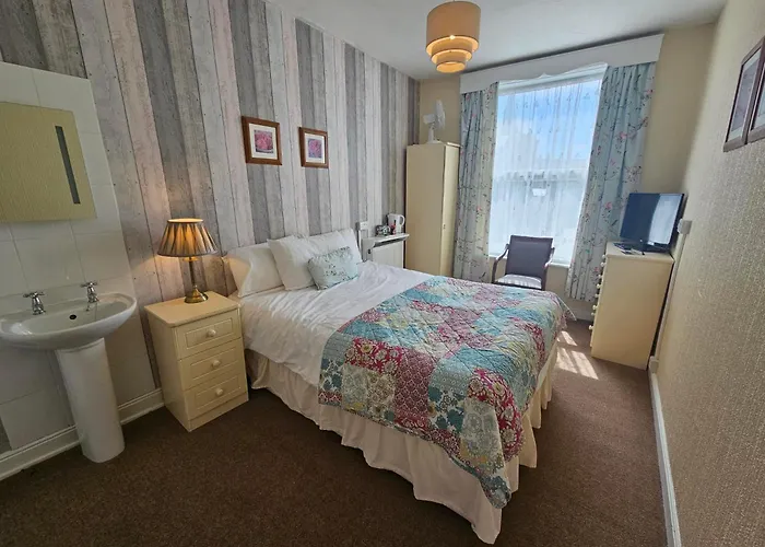 Отель Rivelyn Bar & Restaurant