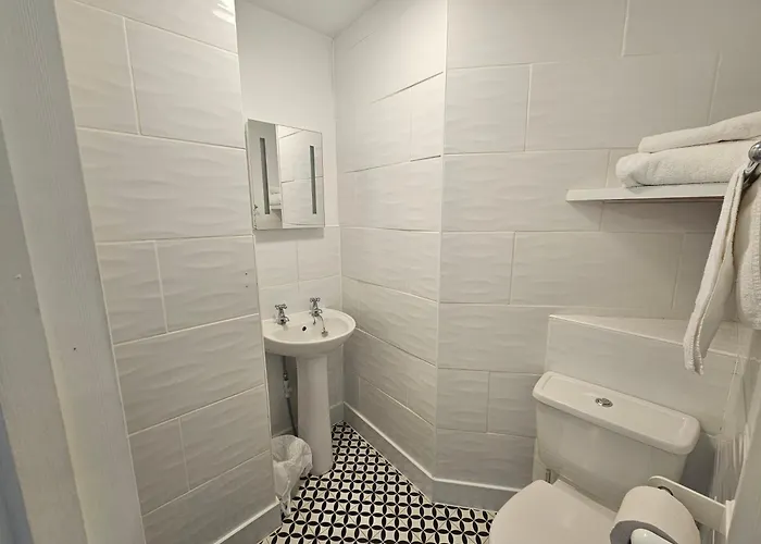 Отель Rivelyn Bar & Restaurant 3*