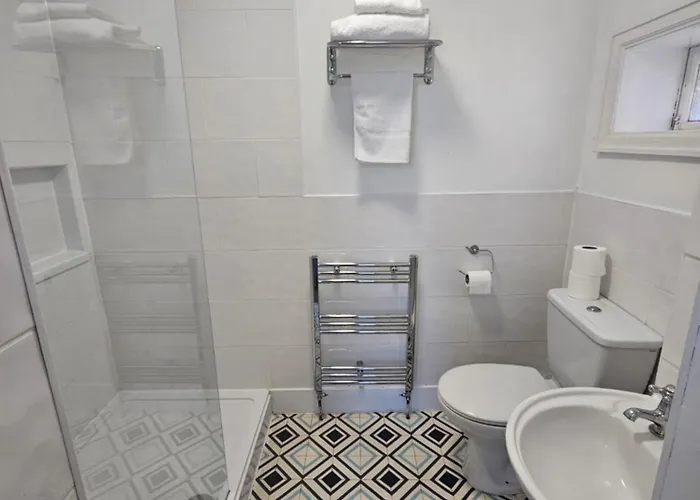 Отель Rivelyn Bar & Restaurant Скарборо