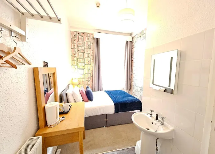 Rivelyn Bar & Restaurant Hotel