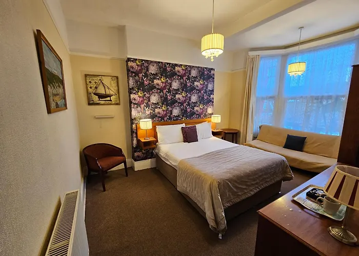 Rivelyn Bar & Restaurant 3*