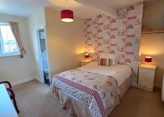 Отель Rivelyn Bar & Restaurant 3*