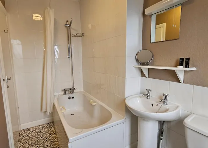 Отель Rivelyn Bar & Restaurant Скарборо