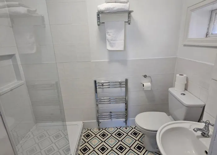 Rivelyn Bar & Restaurant Отель Скарборо