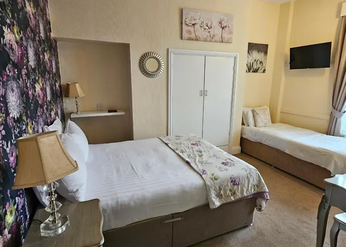 Rivelyn Bar & Restaurant Hotel