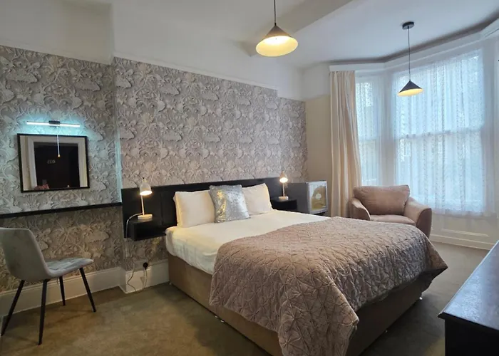 Rivelyn Bar & Restaurant Отель 3*