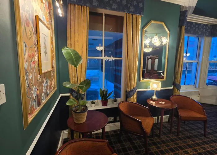 Rivelyn Bar & Restaurant Отель