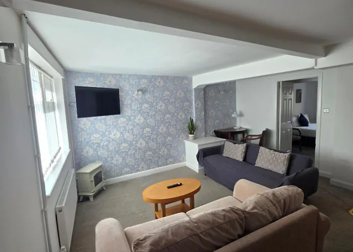 Отель Rivelyn Bar & Restaurant 3*